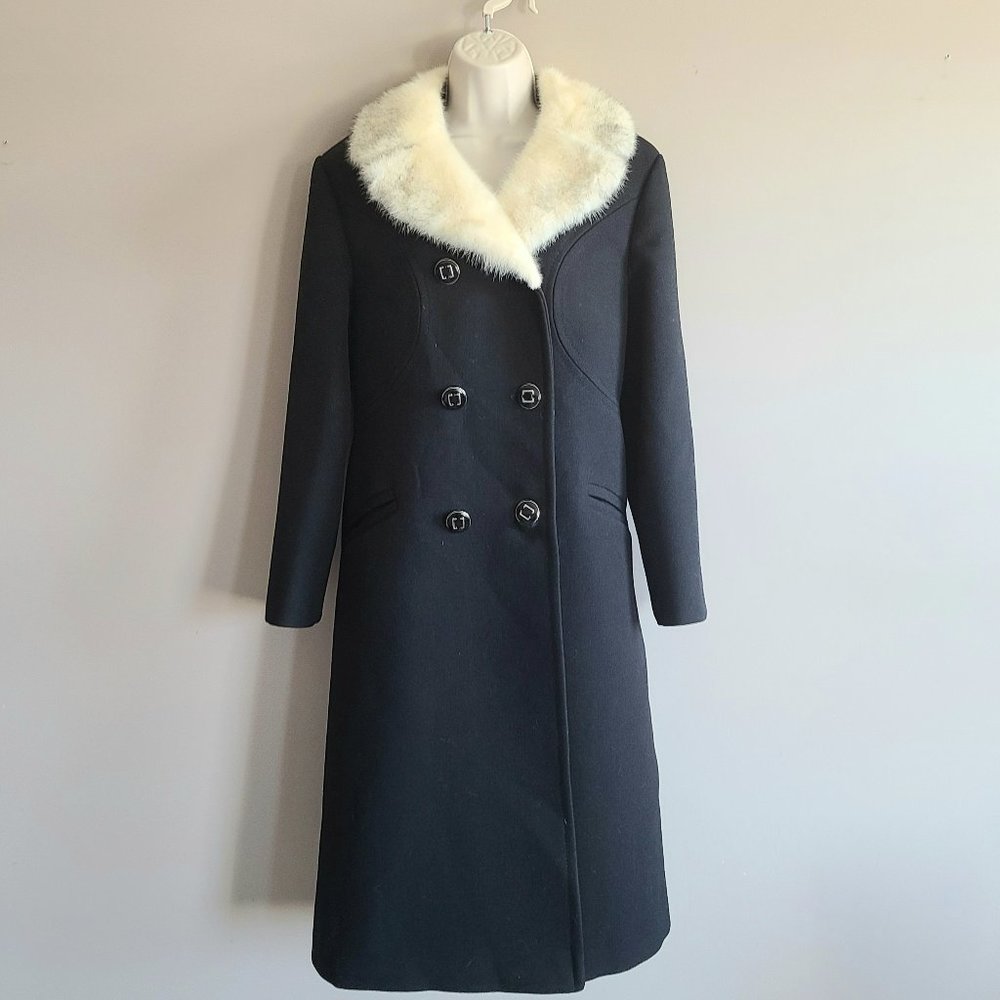 Classic style pure virgin wool black coat with white mink collar. - Picture 1 of 14